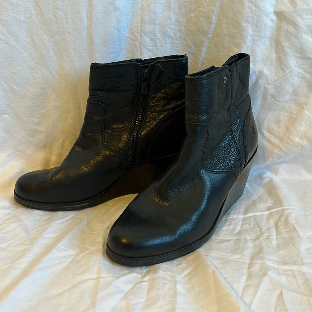 Frye Regina Wedge Pointed Toe Side Zip Western Leather Ankle Bootie